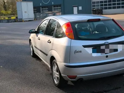 Gebraucht Ford Focus 100 PS (73 kW) 2002 Silber Kleinwagen