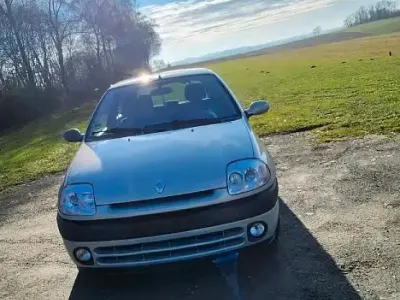 Gebraucht Renault Clio II 58 PS (42 kW) 2000 Silber Kleinwagen