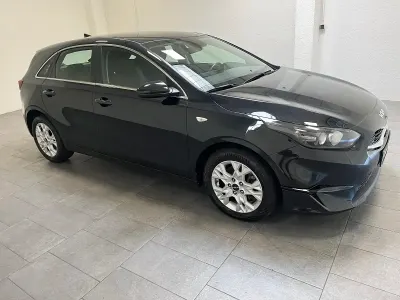 Gebraucht Kia Ceed Vision 136 PS (100 kW) 2023 Schwarz Kleinwagen