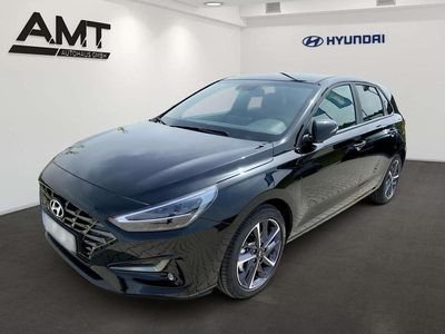 Abyss black / mic Gebraucht 2024 Hyundai i30 Advantage Limousine | 21.450 € (Fairer Preis)