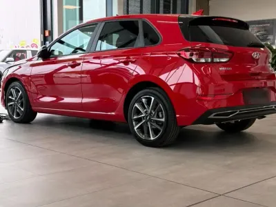 Gebraucht Hyundai i30 160 PS (117 kW) 2024 Rot Kleinwagen