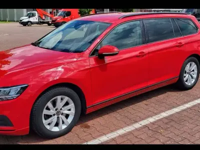 Gebraucht VW Passat 150 PS (110 kW) 2021 Rot Kombi