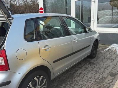 Grau Gebraucht 2002 VW Polo Kleinwagen | 1.300 € (Fairer Preis)