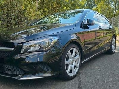 Gebraucht Mercedes CLA180 Shooting Brake 122 PS (89 kW) 2018 Schwarz Kombi