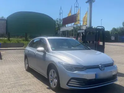 Gebraucht VW Golf VIII Life 131 PS (96 kW) 2022 Silber Kombi
