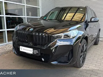 Gebraucht BMW iX1 M Sport 200 kW (272 PS) 2023 Saphirschwarz metallic SUV