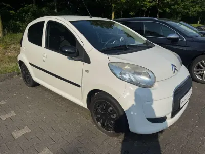 Gebraucht Citroën C1 SELECTION 68 PS (50 kW) 2011 Weiß Kleinwagen