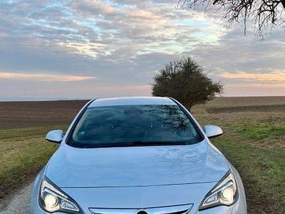 Gebraucht Opel Astra GTC Innovation 165 PS (121 kW) 2012 Weiß Limousine