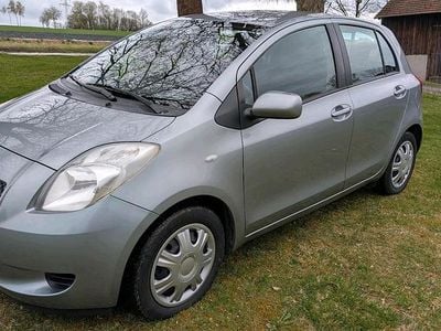 Usado Toyota Yaris 87 HP (63 kW) 2006 Prateado Citadino