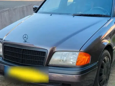 Gebraucht Mercedes C180 Classic 122 PS (89 kW) 1994 Braun Limousine