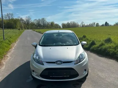 Gebraucht Ford Fiesta Trend 82 PS (60 kW) 2009 Silber Kleinwagen