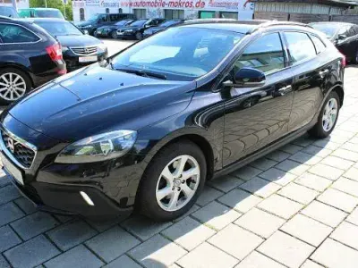 Gebraucht Volvo V40 CC Momentum 114 PS (83 kW) 2014 Blacksaphire Kombi