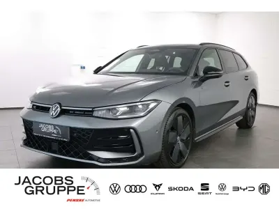 Usata VW Passat Style 150 CV (110 kW) 2025 Grigio Station wagon