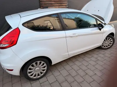 Gebraucht Ford Fiesta 60 PS (44 kW) 2009 Weiß Kleinwagen
