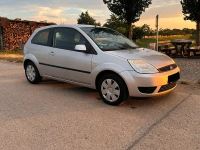 Gebraucht Ford Fiesta 80 PS (58 kW) 2005 Silber Kleinwagen