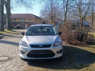 Gebraucht Ford Focus 115 PS (84 kW) 2011 Silber Limousine