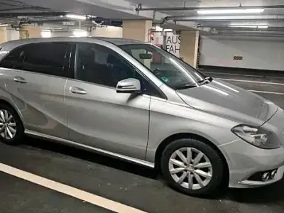 Gebraucht Mercedes B180 2012 Grau Kleinwagen