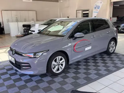 Gebraucht VW Golf VIII 116 PS (85 kW) 2024 Mondsteingrau Kleinwagen