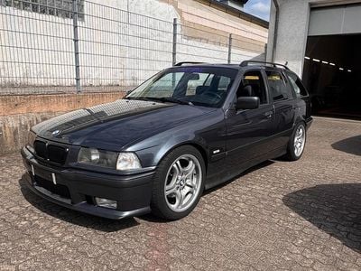 BMW 323