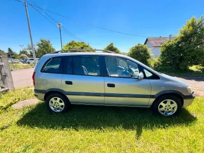 Gebraucht Opel Zafira 125 PS (91 kW) 2002 Silber Van / Kleinbus