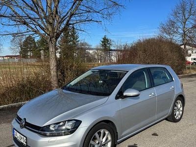Gebraucht VW Golf VII Comfortline 116 PS (85 kW) 2019 Silber Limousine