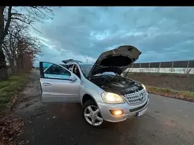 Usado Mercedes ML320 224 HP (164 kW) 2006 Cinzento SUV