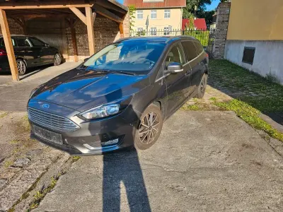 Gebraucht Ford Focus Titanium 120 PS (88 kW) 2016 Grau Limousine