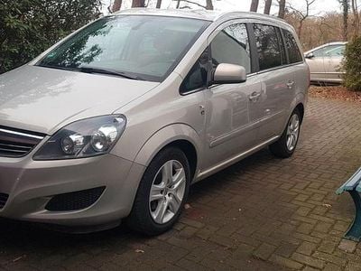 Usata Opel Zafira 140 CV (102 kW) 2010 Argento Monovolume