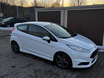 Weiß Gebraucht 2017 Ford Fiesta Sport Kleinwagen | 8.999 € (Fairer Preis)