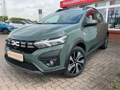 Usata Dacia Sandero Expression 91 CV (66 kW) 2025 Verde Utilitaria