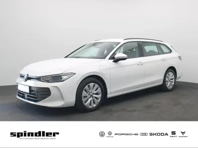 Gebraucht VW Passat Basis 204 PS (150 kW) 2025 Pure white Kombi