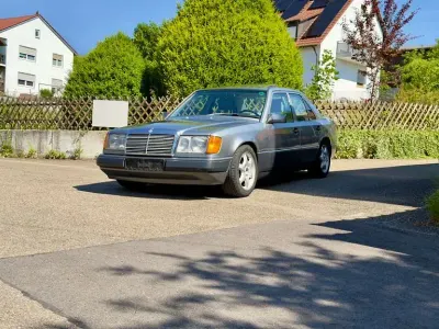 Gebraucht Mercedes E230 132 PS (97 kW) 1990 Grau Limousine