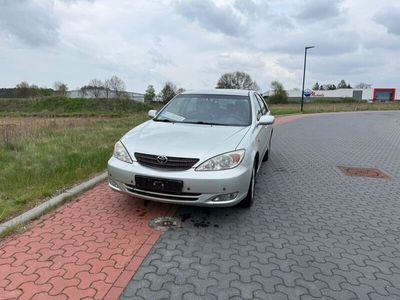 Second-hand Toyota Camry Executive 186 CP (136 kW) 2002 Argintiu Berlinǎ