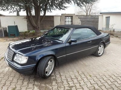 Gebraucht Mercedes E200 Edition 136 PS (100 kW) 1997 Schwarz Cabrio