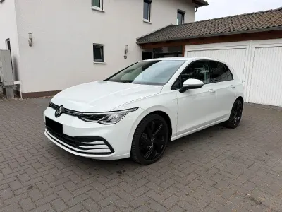 Używany VW Golf VII Pro 150 KM (110 kW) 2020 Biały Sedan/Limuzyna