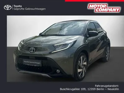 Gebraucht Toyota Aygo X X-plore 72 PS (52 kW) 2022 Cardamon green metallic/ night sky black SUV
