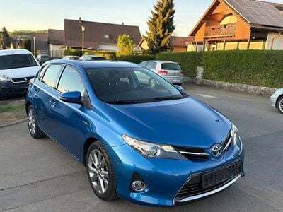 Second-hand Toyota Auris Hybrid Life+ 99 CP (72 kW) 2014 Albastru Berlinǎ