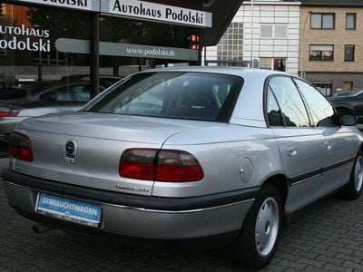 Gebraucht Opel Omega 116 PS (85 kW) 1996 Silber Limousine