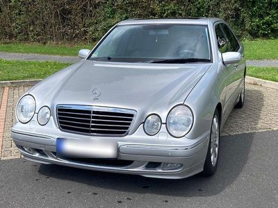 Gebraucht Mercedes E240 Avantgarde 170 PS (125 kW) 2000 Silber Limousine