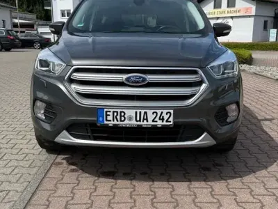 Gebraucht Ford Kuga 150 PS (110 kW) 2017 Silber SUV