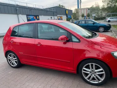 Gebraucht VW Golf VI 80 PS (58 kW) 2009 Rot Kleinwagen