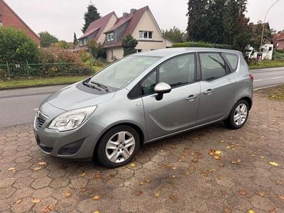 Grau Gebraucht 2010 Opel Meriva Design Edition Van / Kleinbus | 4.000 € (Guter Preis)