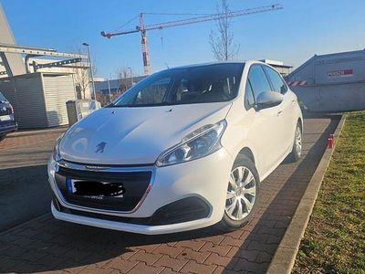 Gebraucht Peugeot 208 Active 83 PS (61 kW) 2016 Weiß Kleinwagen