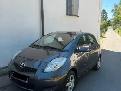Gebraucht Toyota Yaris 101 PS (74 kW) 2009 Grau Kleinwagen