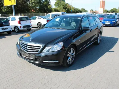 Gebraucht Mercedes E220 Avantgarde 170 PS (125 kW) 2011 Schwarz Kombi