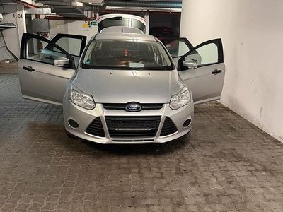 Gebraucht Ford Focus 101 PS (74 kW) 2015 Silber Kombi