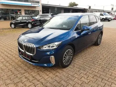 Gebraucht BMW 218 Active Tourer Luxury Line 136 PS (100 kW) 2024 Blau Van / Kleinbus