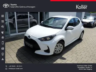 Gebraucht Toyota Yaris Hybrid Business Edition 116 PS (85 kW) 2023 Weiß Kleinwagen