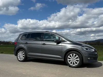 Gebraucht VW Touran Highline 150 PS (110 kW) 2017 Grau Van / Kleinbus