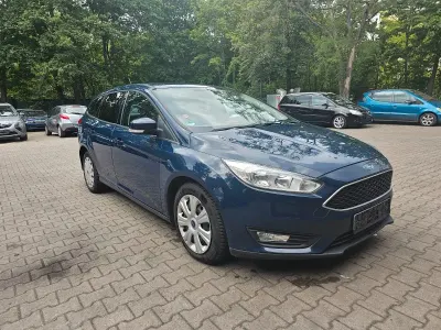 Gebraucht Ford Focus Trend 105 PS (77 kW) 2017 Blazer blue Limousine